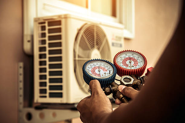 Professional Hvac technician working in Washington, DC